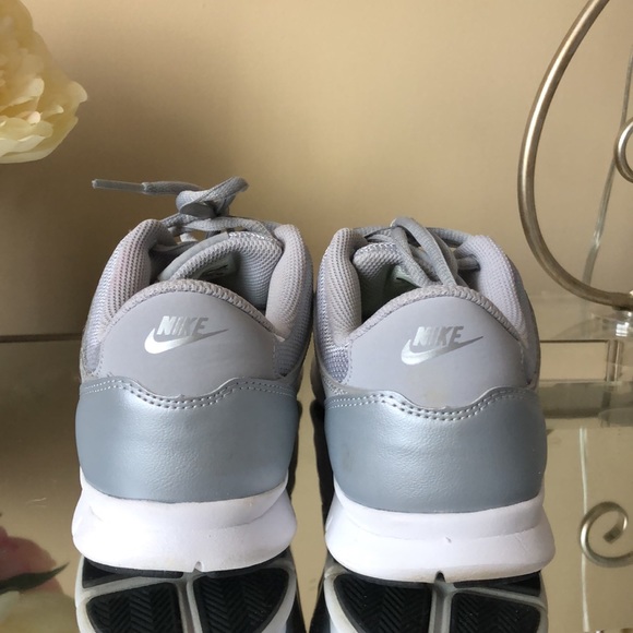 Nike Women's Orive NM Running Shoe Wolf Grey/Volt/Metallic Silver - Picture 4 of 9